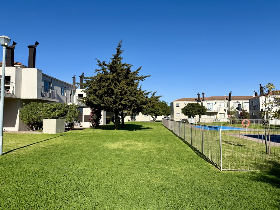 2 Bedroom Property for Sale in Middedorp Western Cape